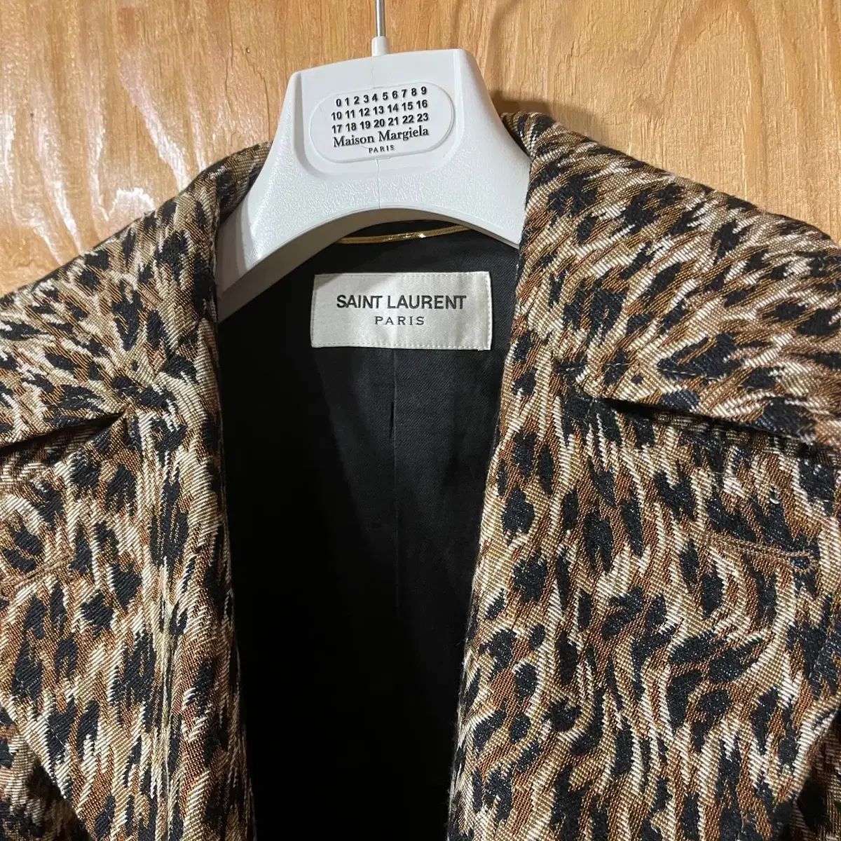 セール(SALE)開催中！ファッション通販 Saint Laurent(サン・ローラン) レオパード コート 出品 - メルカリ ジャケット・アウター