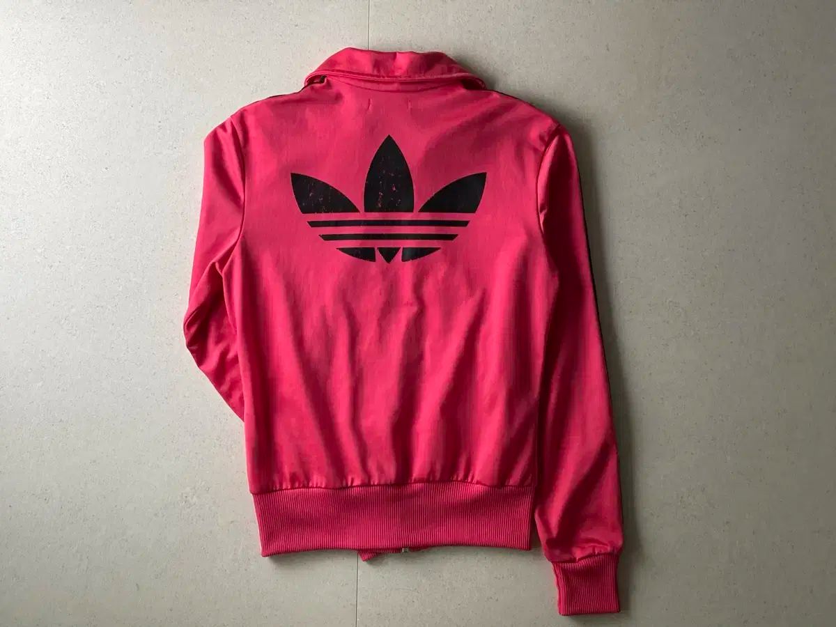アディダスオリジナルス　トラックジャケット　レディースＬ　ピンク　刺繍ロゴ アディダスオリジナルス トラックジャケット レディースL ピンク 刺繍
