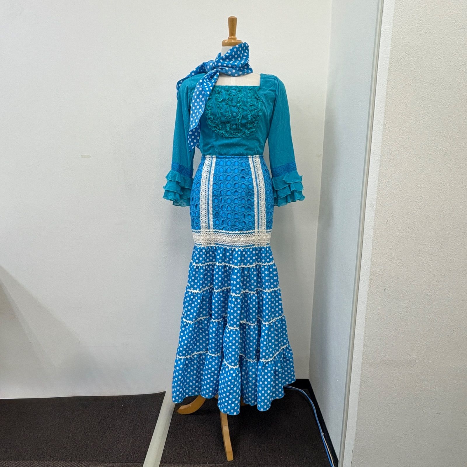 ソニアジョーンズ フラメンコ衣装 ツーピース ブラウス フリル ファルダ 水色 ドット レース ブルー 長袖 ハイウエスト スカーフ