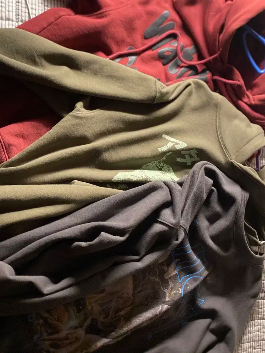 フード付きTシャツ 3 種