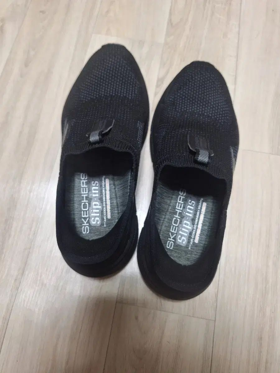 SKECHERS スケッチャーズ ストレッチフィット マックスクッション スリーピンズ 250
