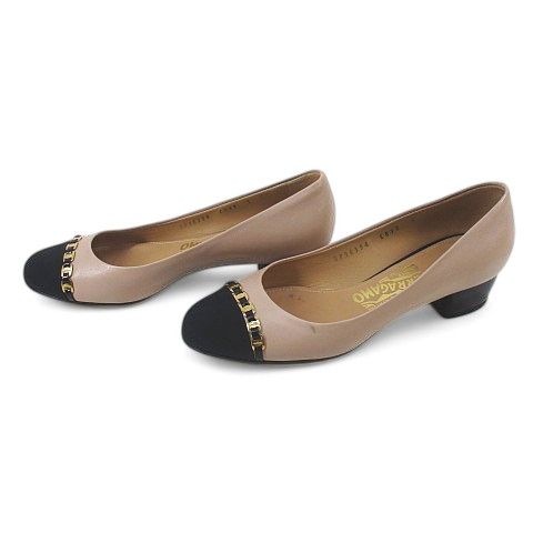 哲学 サルヴァトーレフェラガモ Salvatore Ferragamo パンプス ヴァラリボン バイ 5Ｄ ピンクベージュ レザー イタリア製 【新年大処分特価】