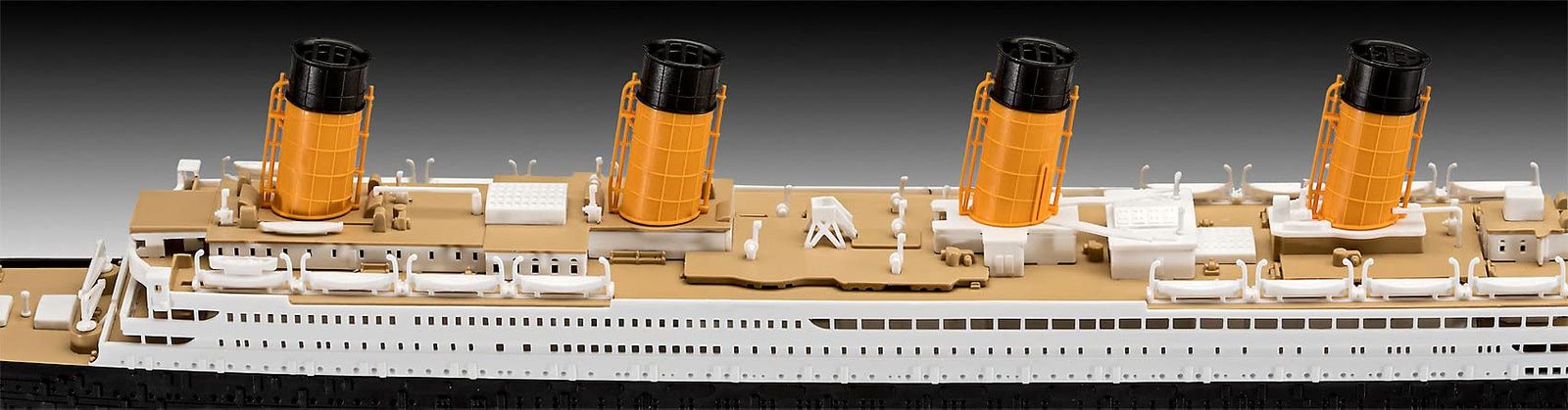 ドイツレベル 1/600 R.M.S タイタニック 色分け済みプラモデル