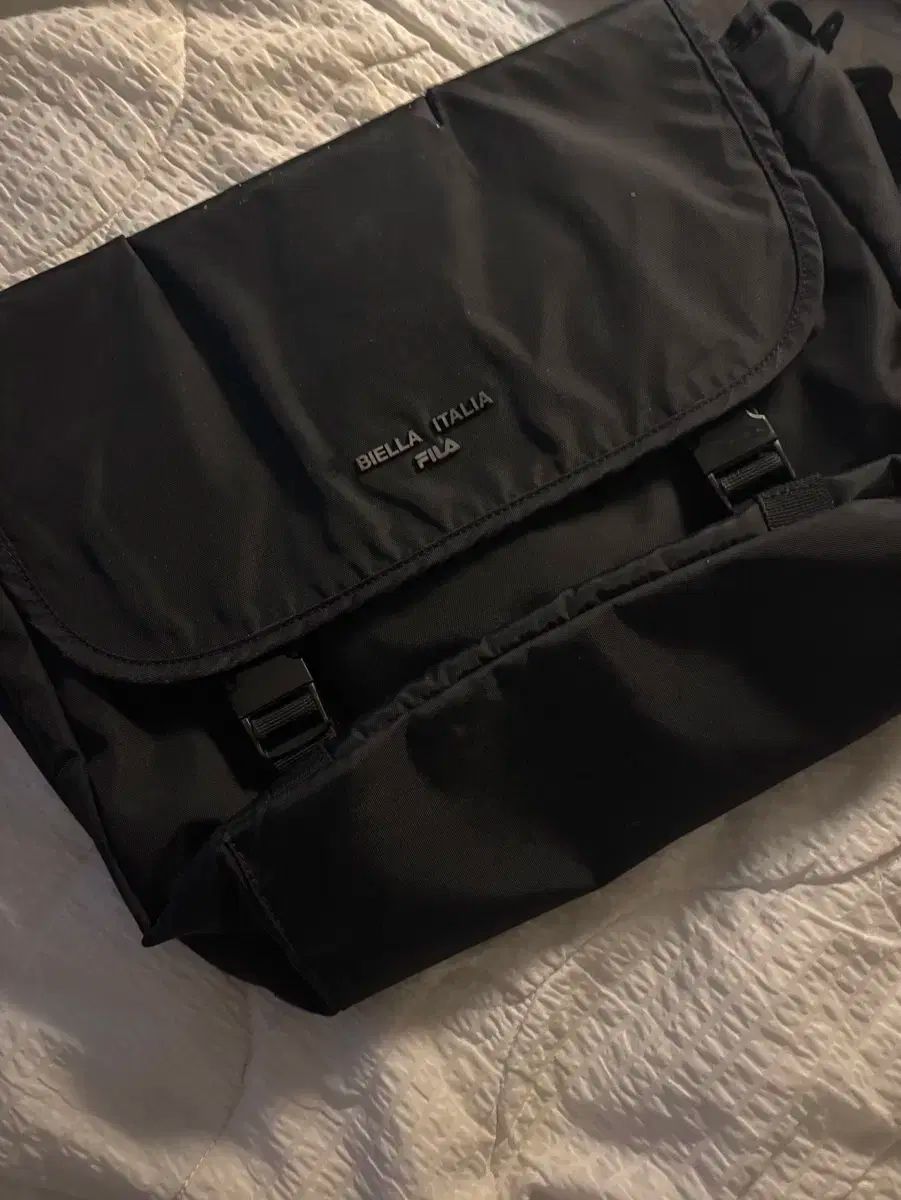 ブラック メッセンジャーバッグ クロスバック 新品 PRADA プラダ