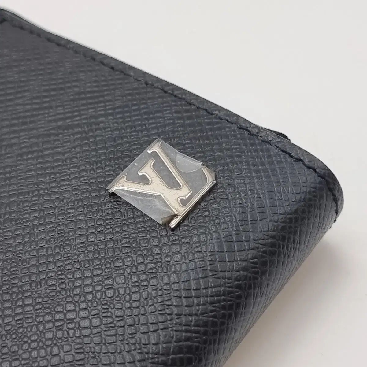 Louis Vuitton タイガ ジッピー・ドラゴンヌ M69409　未使用 ヴィトン タイガ ジッピードラゴンヌ M69409 ブラック ラウンド