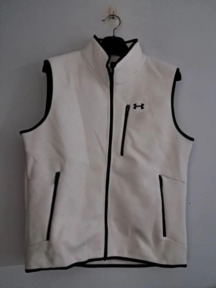 【雷市場（ポンジャン）商品韓国直送】 UNDER ARMOUR(アンダーアーマー) フリース ベスト (メンズ) XL ）
