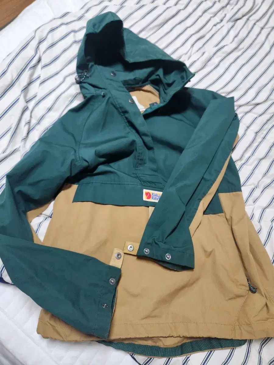 Fjellaben 女性用ハイキングスーツ