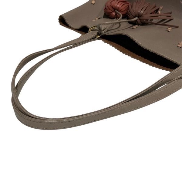 タッセルチャーム付き バッグ