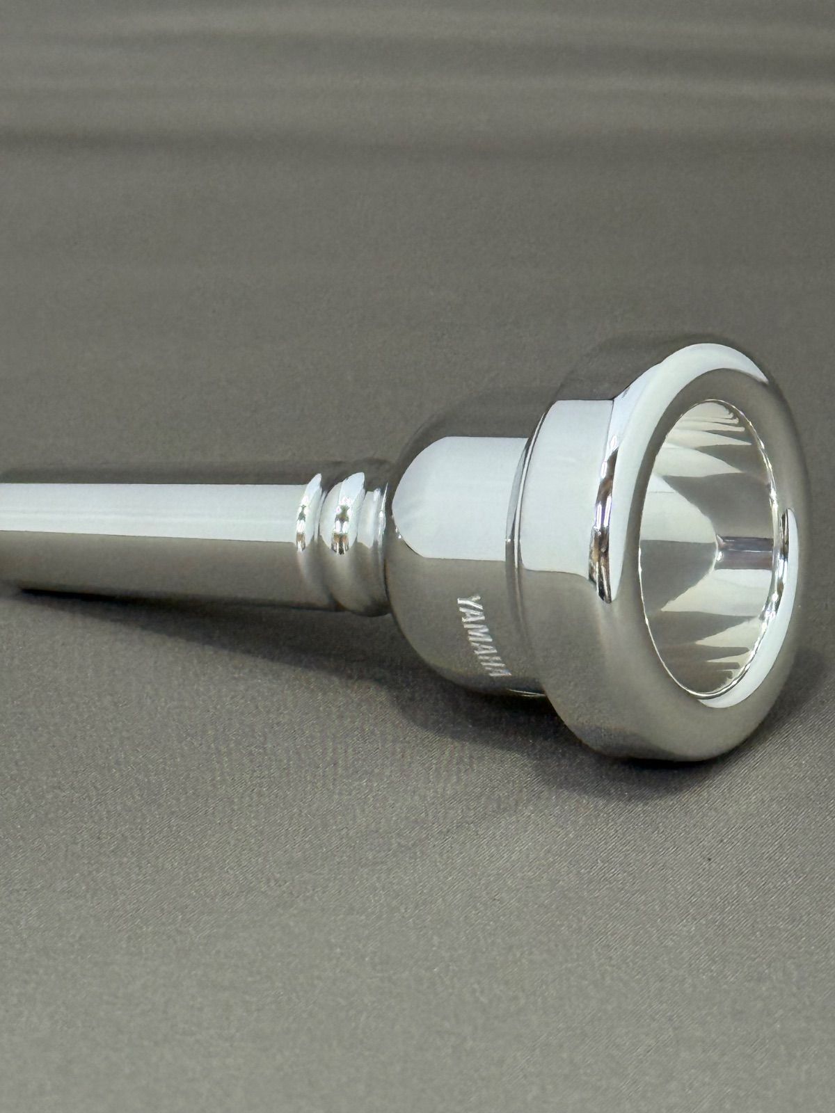 ヤマハ | 太管ユーフォニアム用マウスピース Neo-53DH | 銀メッキ SP 英国式ブラスバンド向けに新しく設計された Neo ネオ マウスピース が登場です