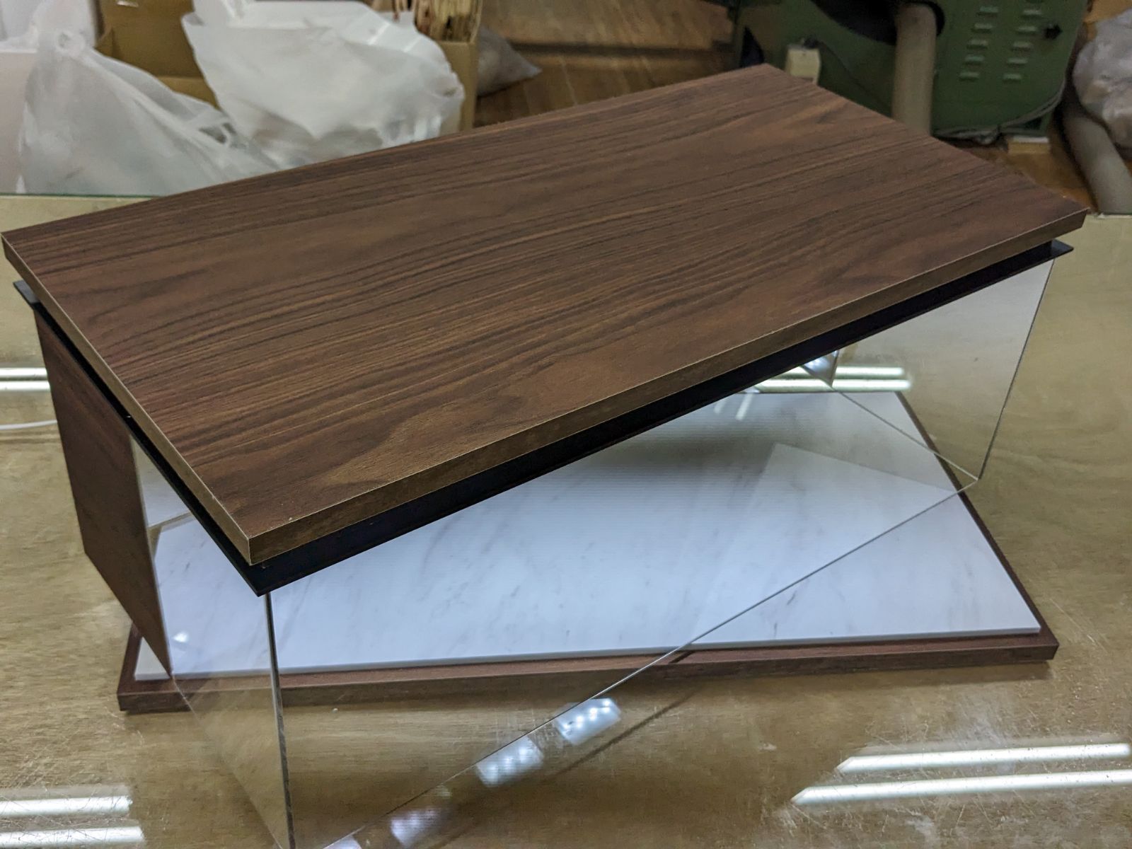 アクリルショーケース 茶色木目仕様 - メルカリ