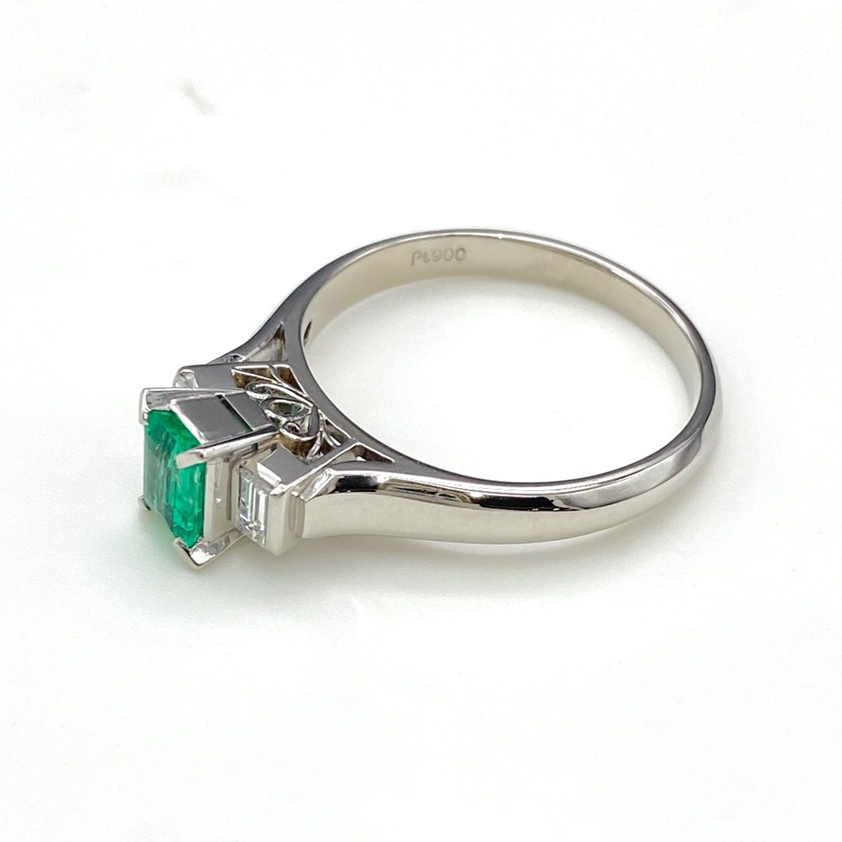 エメラルド デザインリング プラチナ 指輪 メレダイヤ リング 16号 Pt900 エメラルド ダイヤモンド レディース