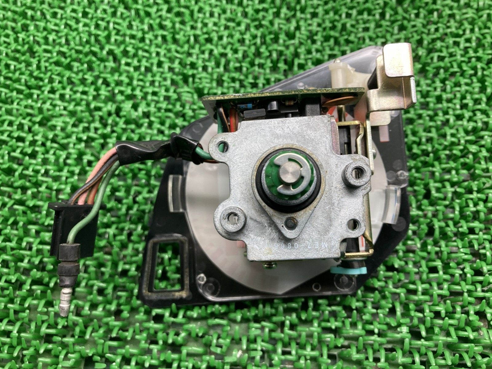 VFR750F スピードメーター ホンダ 純正 バイク 部品 RC24 当時物 割れ欠け無し 品薄 希少品 車検 Genuine 【中古】 73 VFR750F スピードメーター ホンダ 純正 バイク 部品 RC24 当時物 割れ