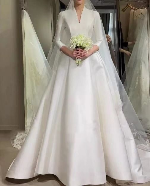 【新品】ホワイトウェディングドレス 長袖 Vネック ウェディングドレス マーメイド 白 サテン 長袖 Vネック | Pay ID
