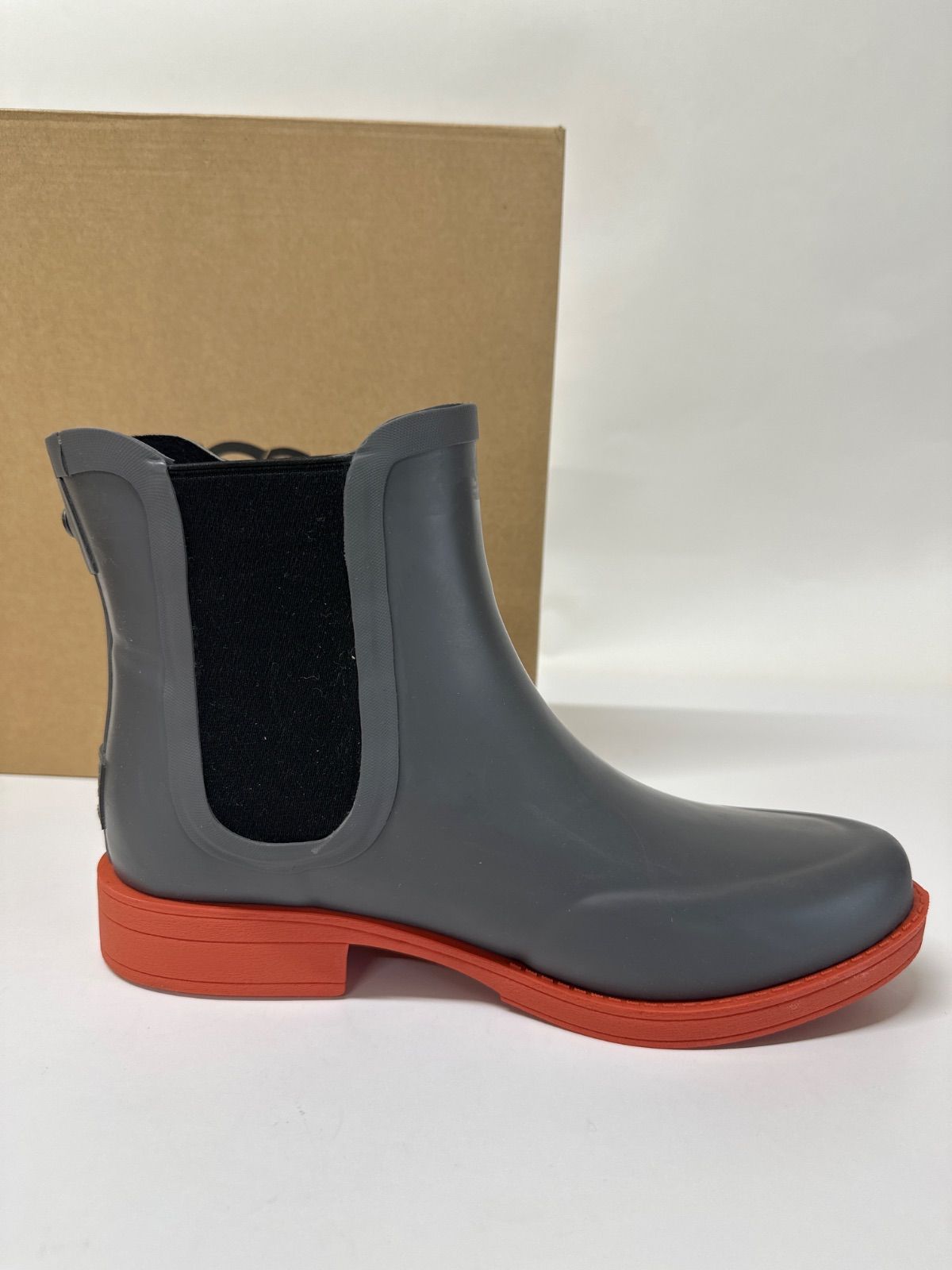 新品未使用★UGG プラットフォームサイドゴアブーツ　グレー UGG アグ ブーツ サイドゴアブーツ チェルシー ニューメル