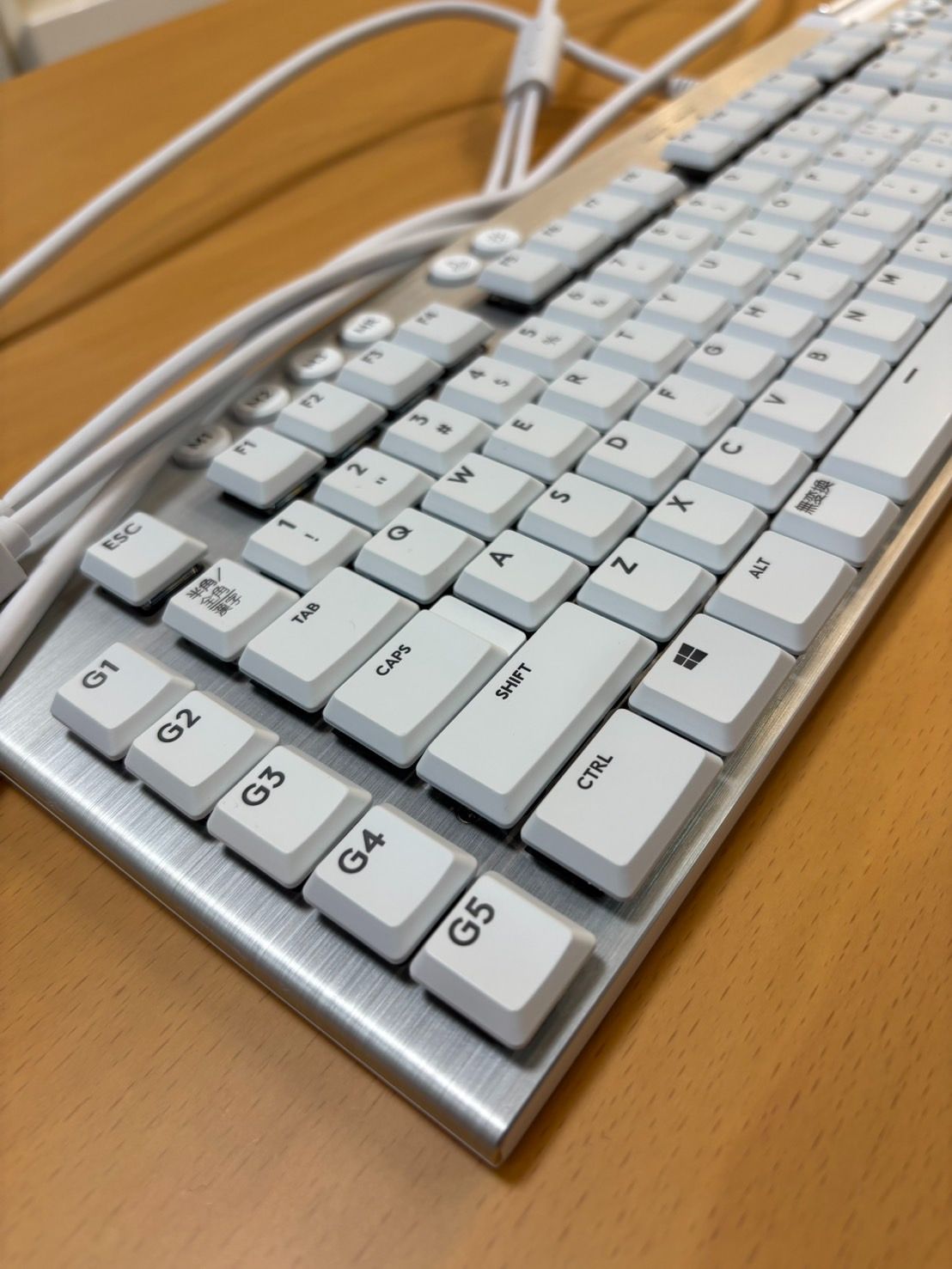 ロジクール　G813 ホワイト ロジクールG史上最軽量ワイヤレスマウスとハイエンド薄型
