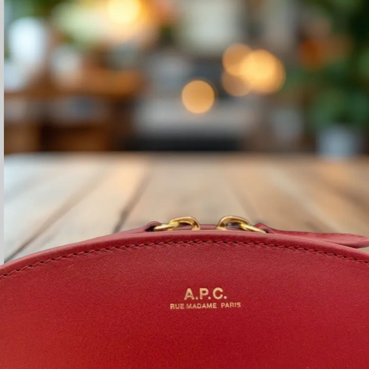A.P.C. ミニ ハーフムーンバッグ ガーネット 新品！ - メルカリ