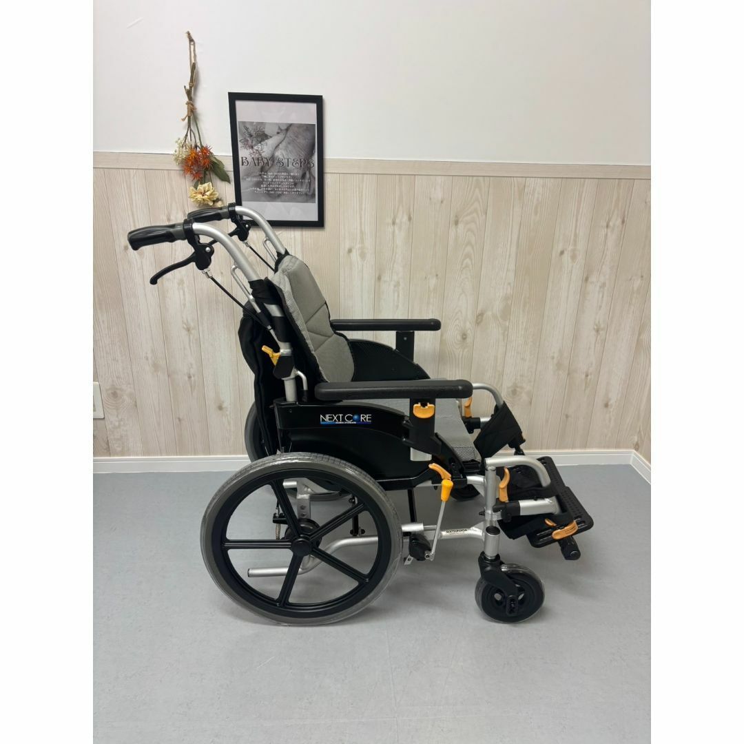 介助式車椅子 ノーパンクタイヤ