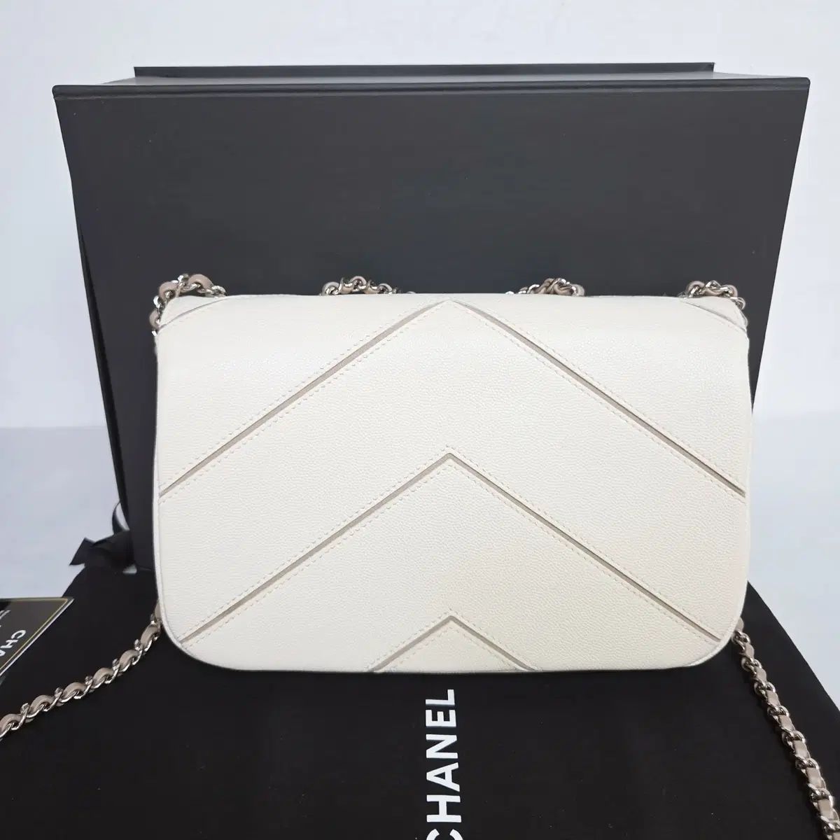 Chanel シャネル Mサイズ キャビア クロスバッグ