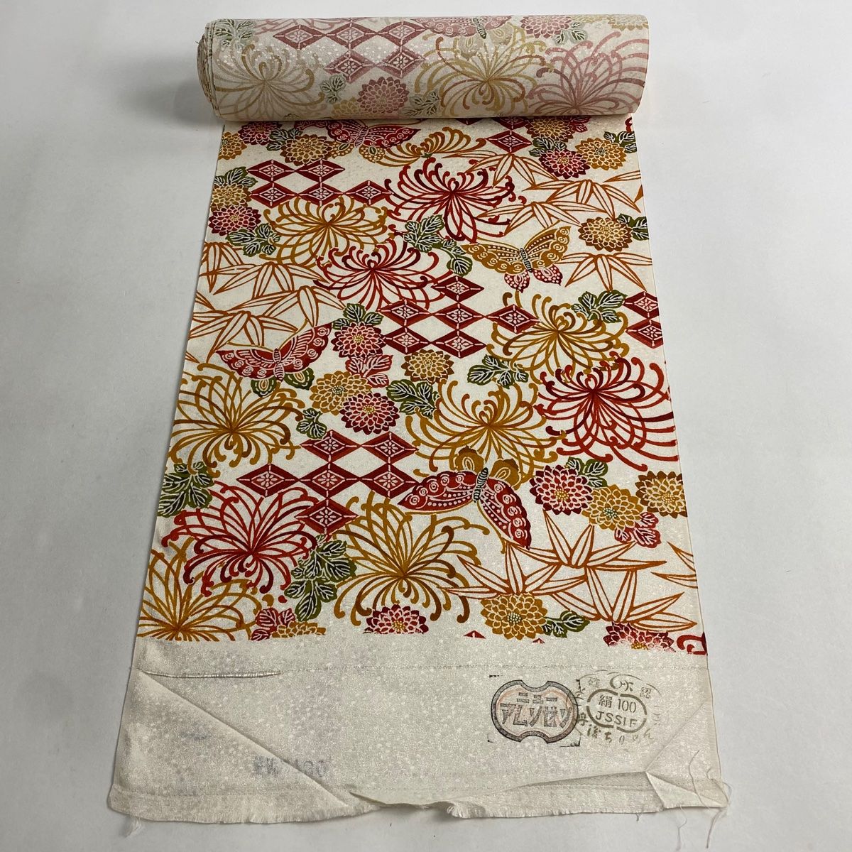 反物 秀品 おはよう 小紋 菊 蝶 縮緬 クリーム 正絹 【中古】