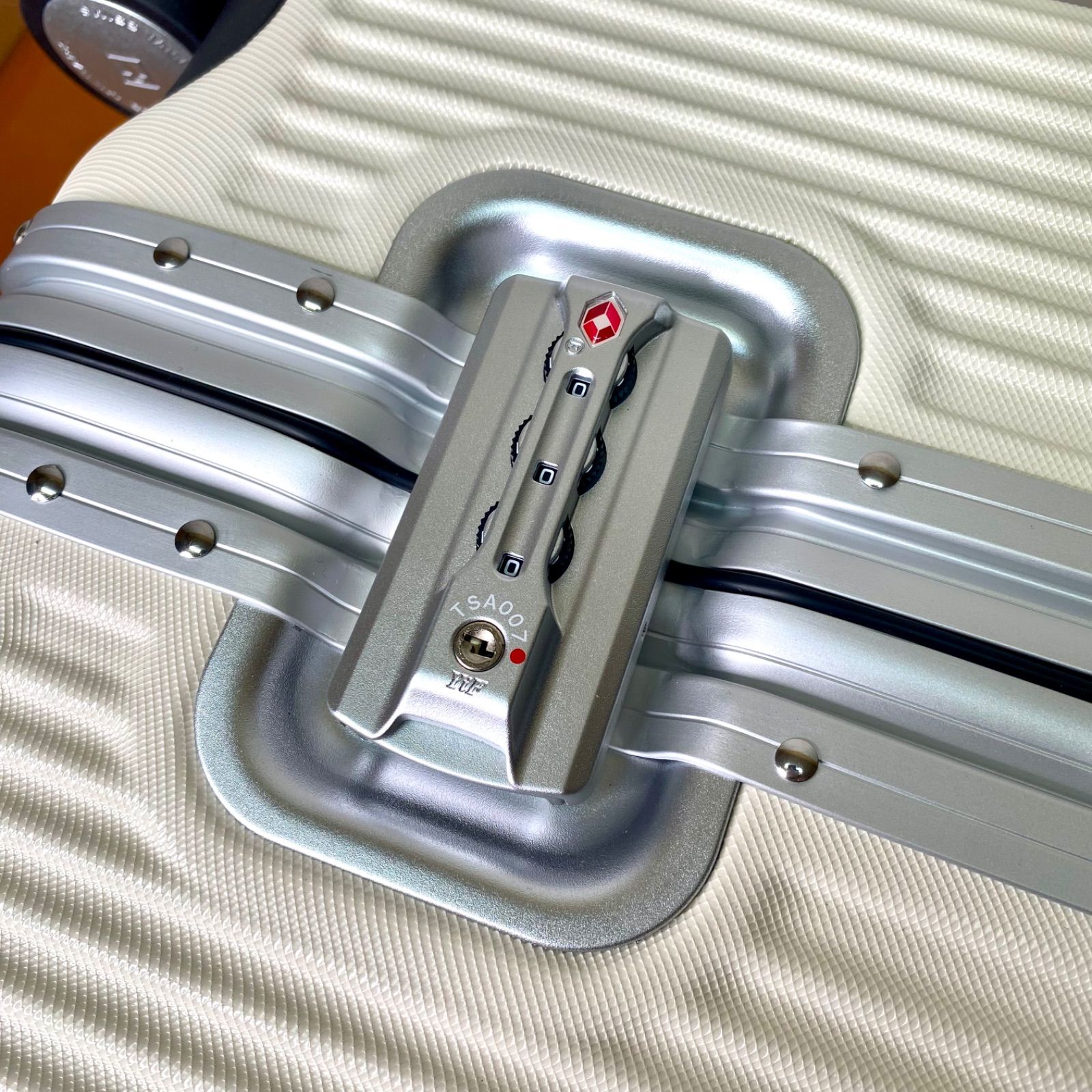 新品未使用 スイスミリタリー スーツケース プレミアム Cタイプ 24