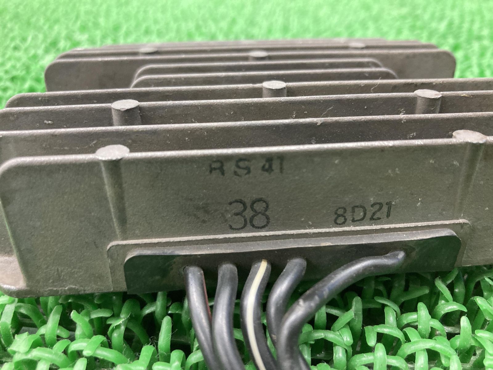 ボンネビルT100 レギュレター トライアンフ(TRIUMPH) 純正 中古 RS41