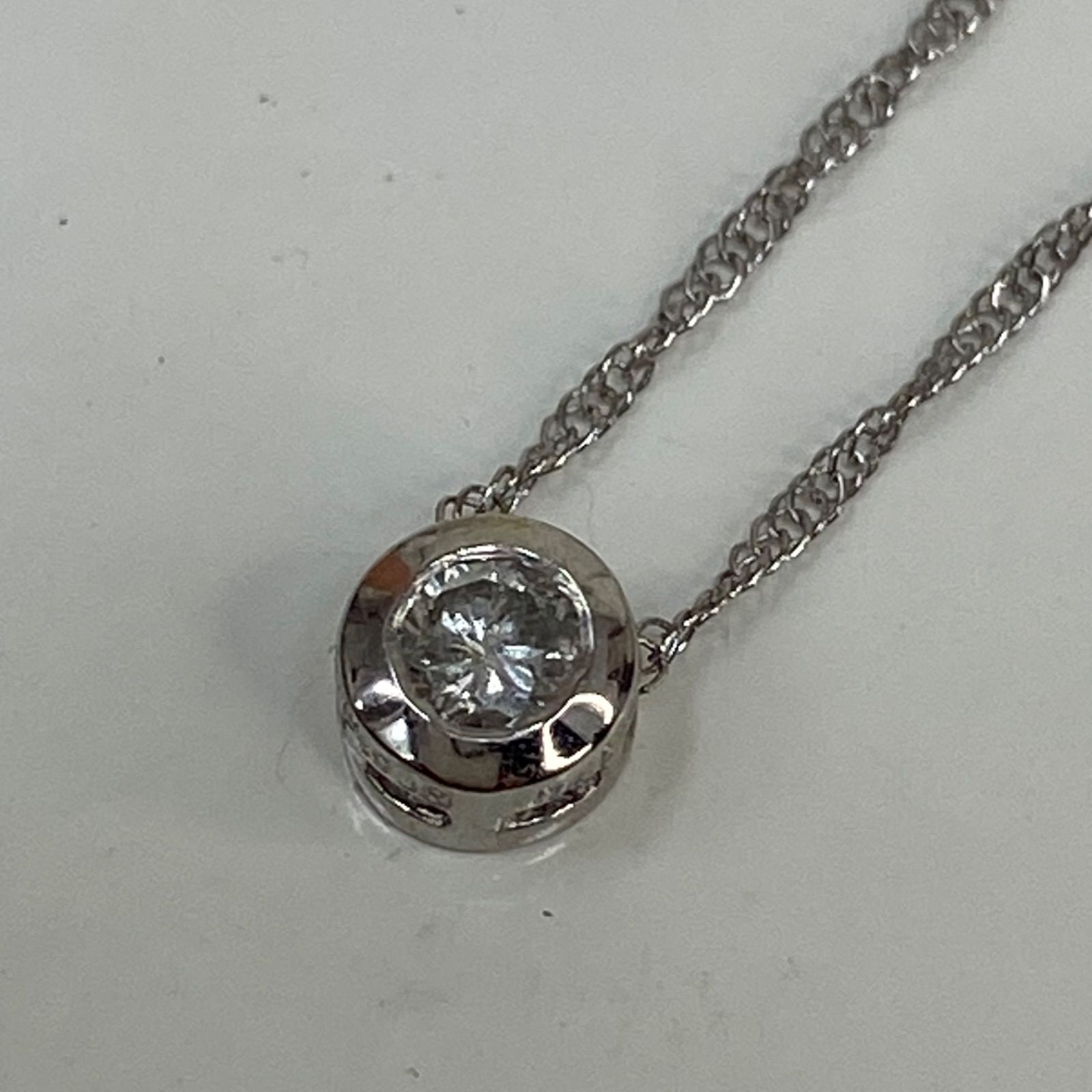 Pt900/Pt850 天然ダイヤモンド0.07ct スクリュー 華奢ネックレス 