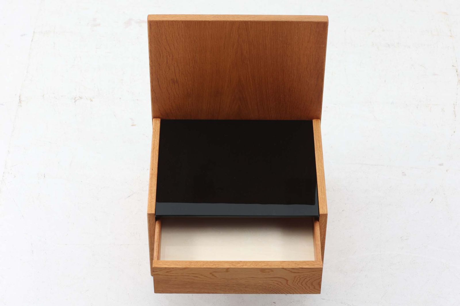 Hans J.Wegner（ハンス・J・ウェグナー） ベッドサイドテーブル オーク