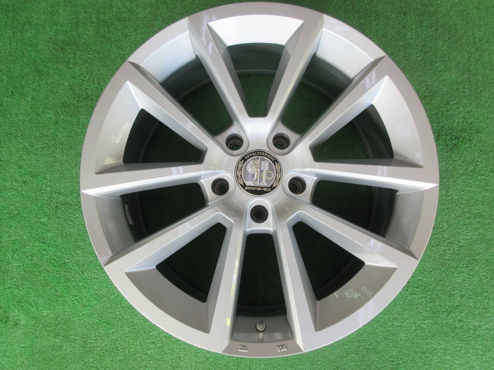 ＧクラスＡＭＧ用ホイール　ＡＧＡ　クリフ 8.5J-20 5H130 +25 エアーセンサー付き、純正ボルト対応