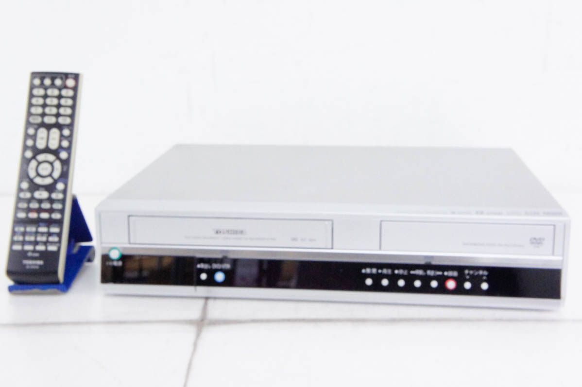 東芝TOSHIBA VTR一体型DVDビデオプレーヤー DVDプレーヤー一体型VHSビデオデッキ D-VR5