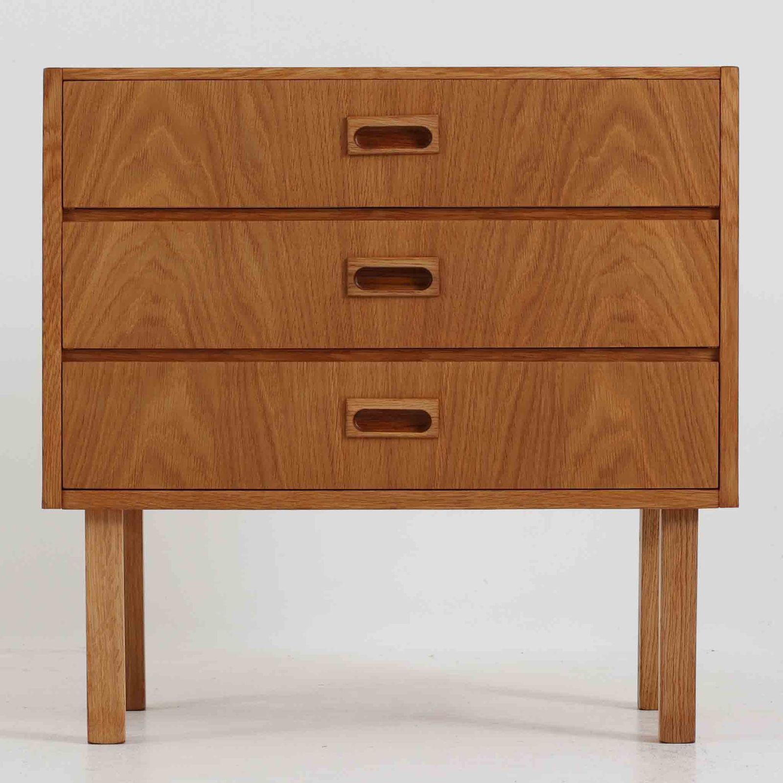 3段チェスト 小ぶり オーク 幅60cm デンマーク製 北欧ビンテージ家具 木製 小型収納 タンス サイドチェスト 北欧インテリア|DK18527