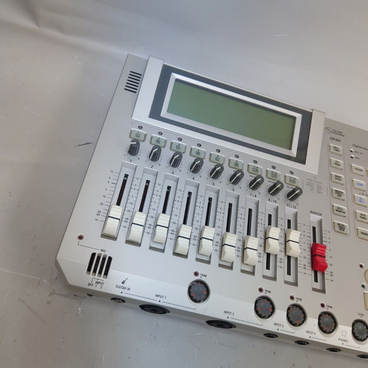 KORG D12 マルチトラックレコーダー 2001-07-korgd12-1-