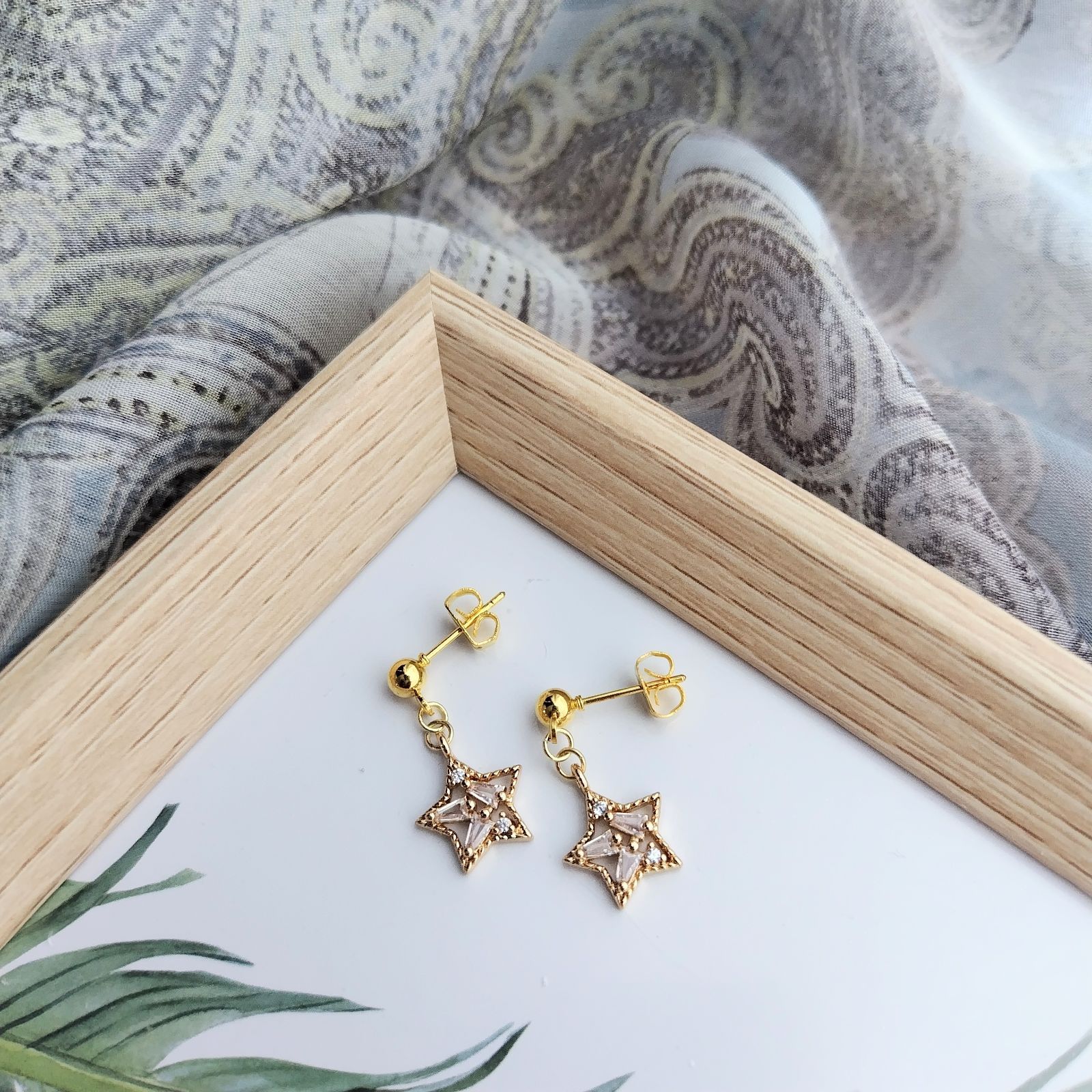 201】星のイヤリング／ピアス もったいなく