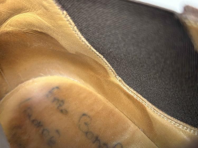 ダークブラウン