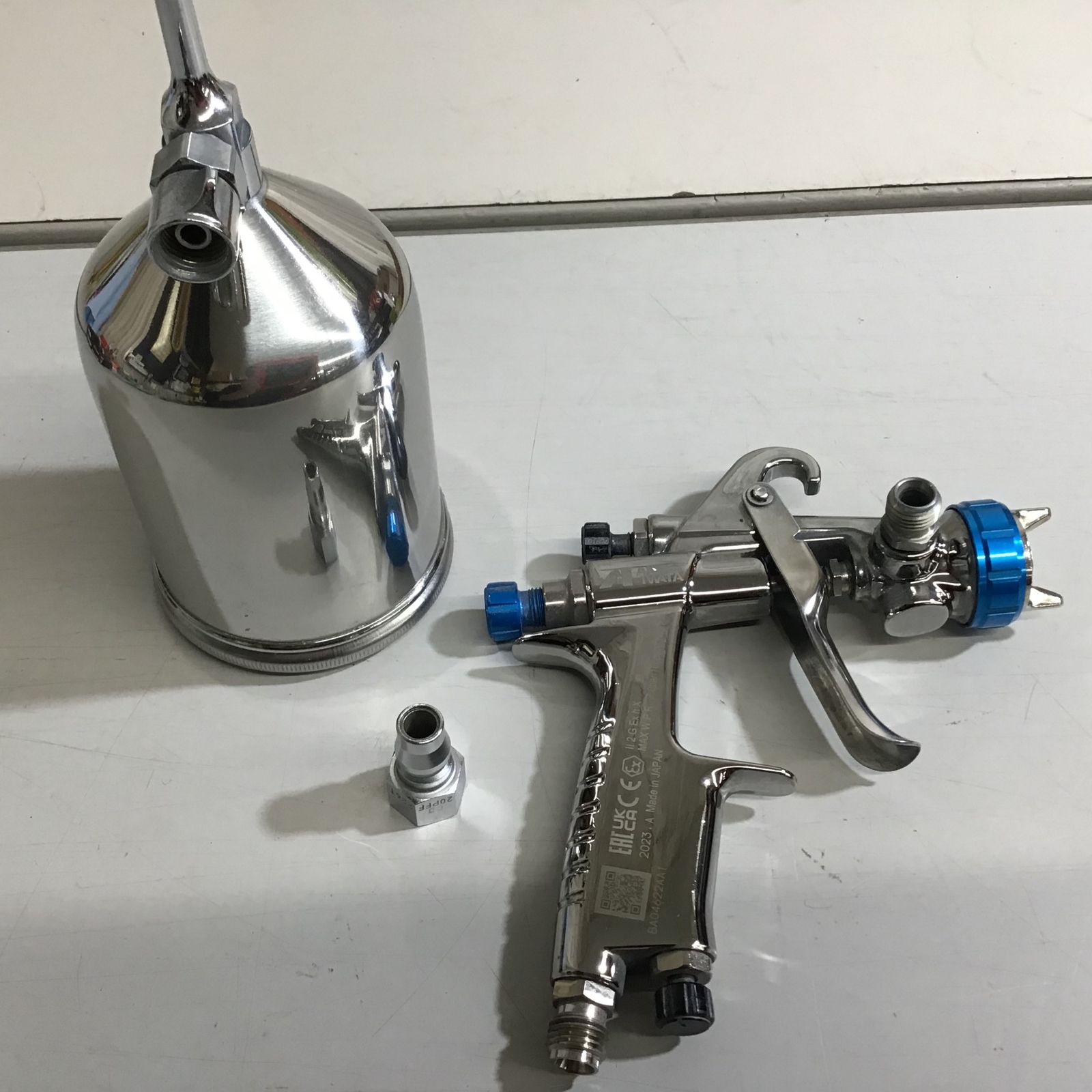 中古品】 ☆ アネスト岩田 スプレーガン KIWAMI-1-18B14 カップ付 