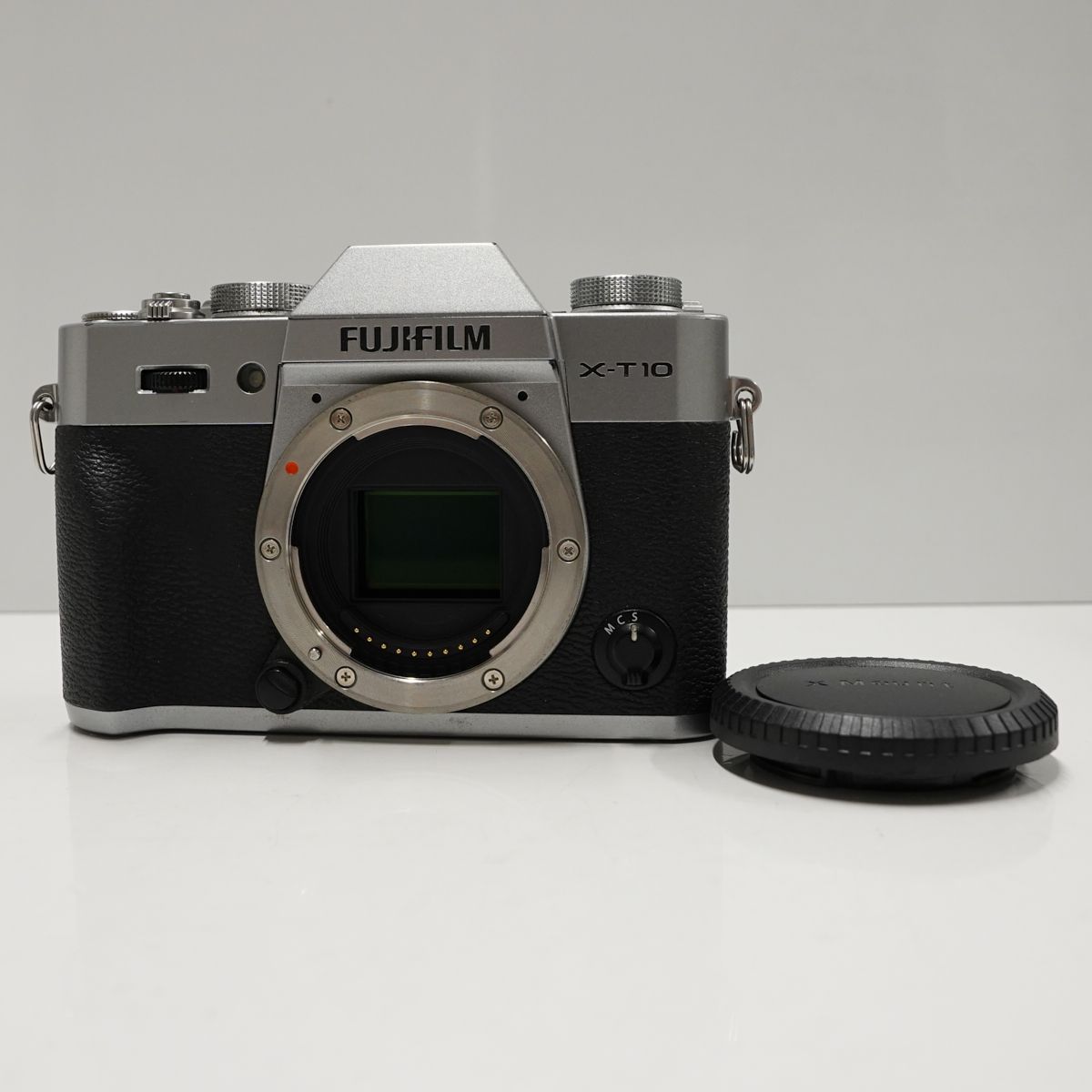 FUJIFILM X-T10 ボディ USED品 ミラーレス一眼 本体＋バッテリー APS-C