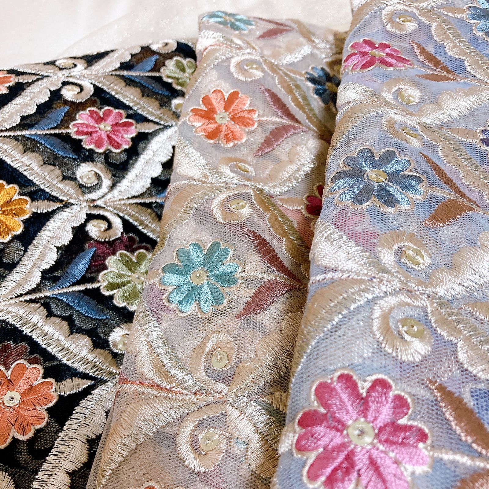 インド刺繍生地 【k12】90cm×45cm 刺繍部分 チュール ブラック インド刺繍生地 【k12】90cm×45cm 刺繍部分 チュール ブラック
