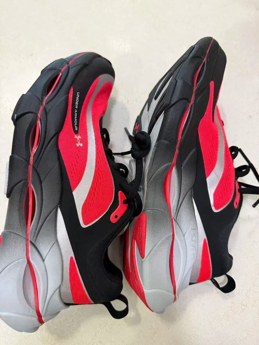 UNDER ARMOUR アンダーアーマー ハロ ランニングシューズ