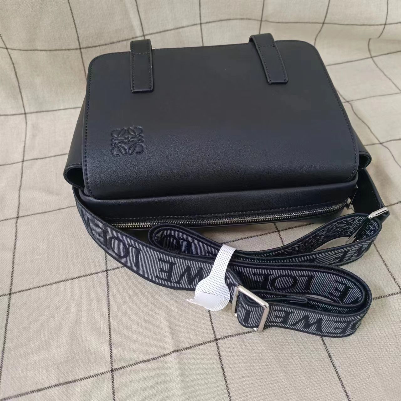 ロエベ ミリタリー メッセンジャーバッグ ショルダーバッグ - メルカリ 