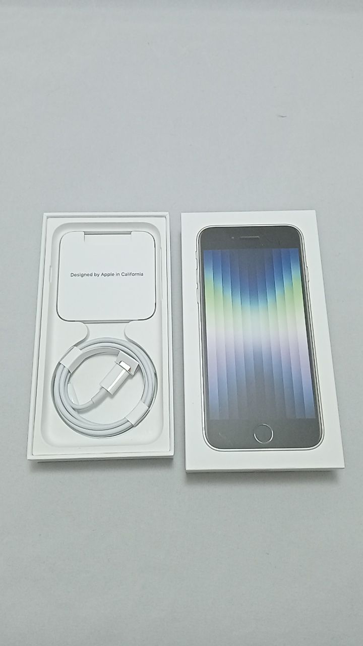 新品未使用 iPhoneSE（第3世代） A2782 64GB 本体 スターライト SIM 