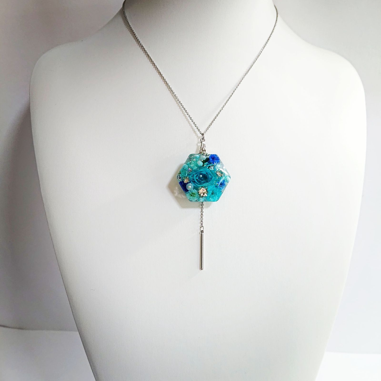 レジンアクセサリー　No.125 𝒩𝑜.125(2カラー選択)マイクロローズレジンネックレス‎𖤐 ̖́