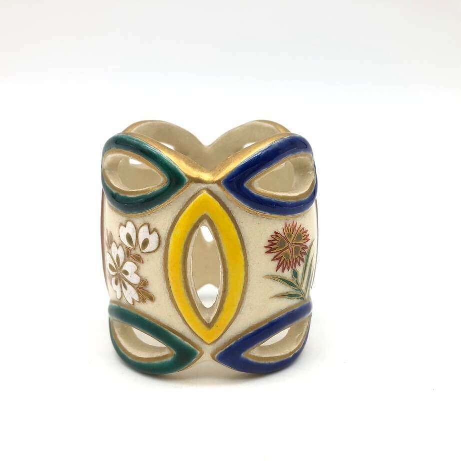 ss7959 清閑寺窯 色絵四季七宝 蓋置 共箱入り 陶器製 蓋置き 透かし 金彩 花模様 桜 撫子 紅葉 梅 茶道具 茶器 和小物 蓋置