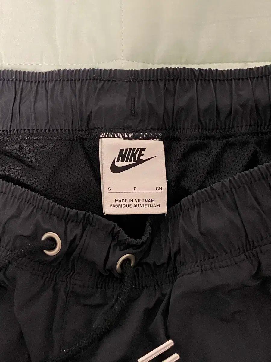 ナイキ スウッシュ トレーナー ズボン