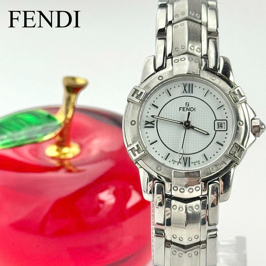 フェンディ ズッカ ラウンド ホワイト 電池 レディース 腕時計 084