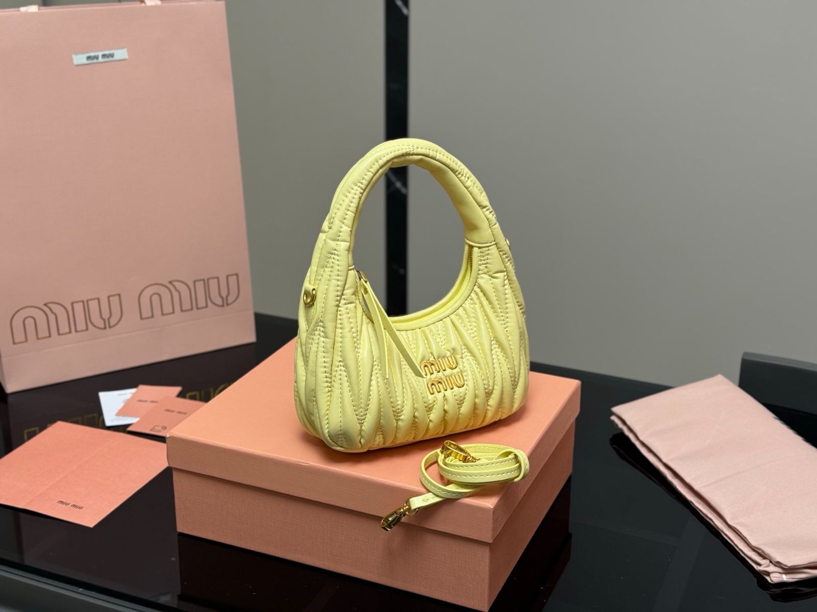 ■ ほぼ新品 ■ miu miu ハンドバック #1171HO2500 5BB172_2CRW_F0244_V_OOO_4.jpg