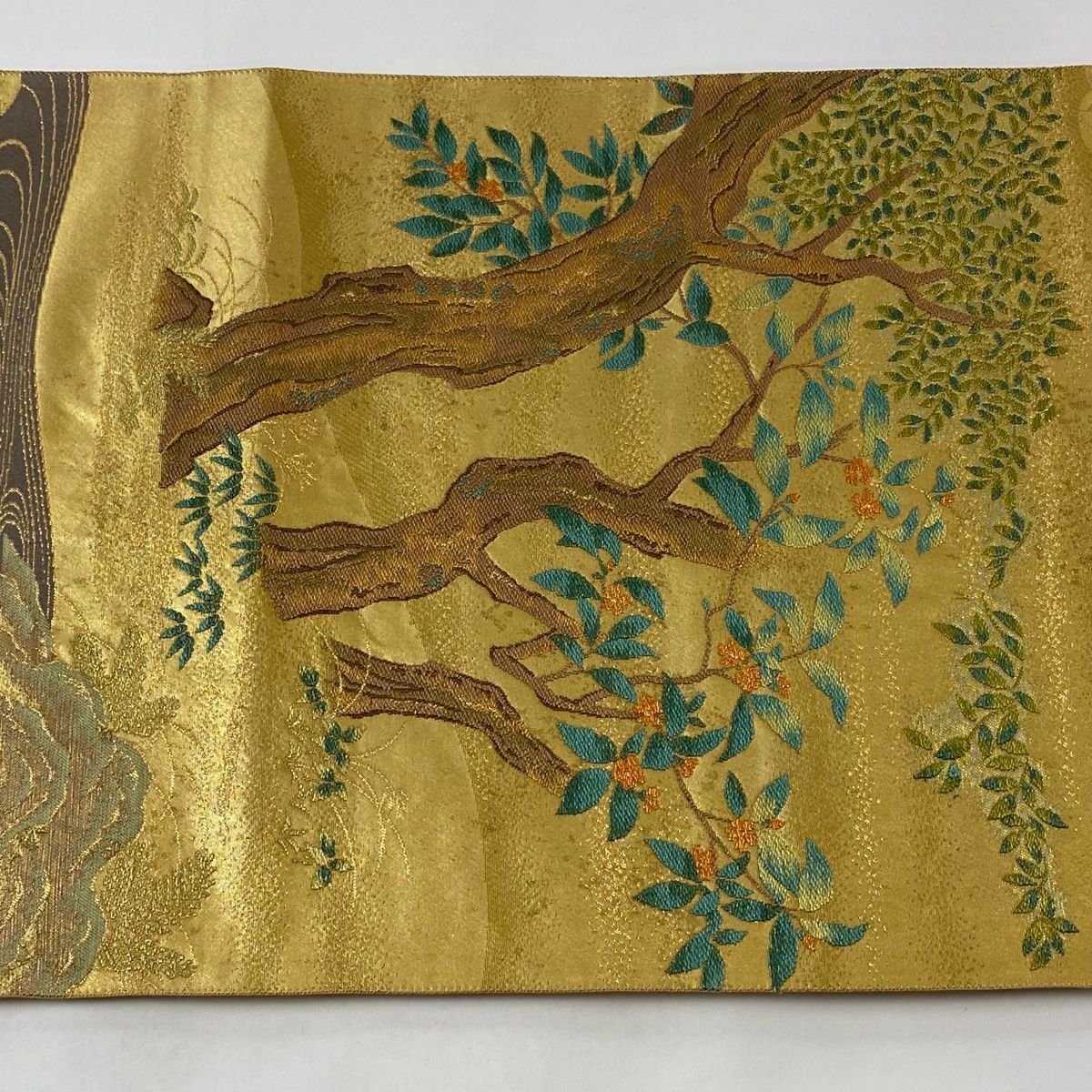 袋帯 美品 秀品 名樹椿図 金糸 箔 金色 お太鼓柄 正絹 【中古