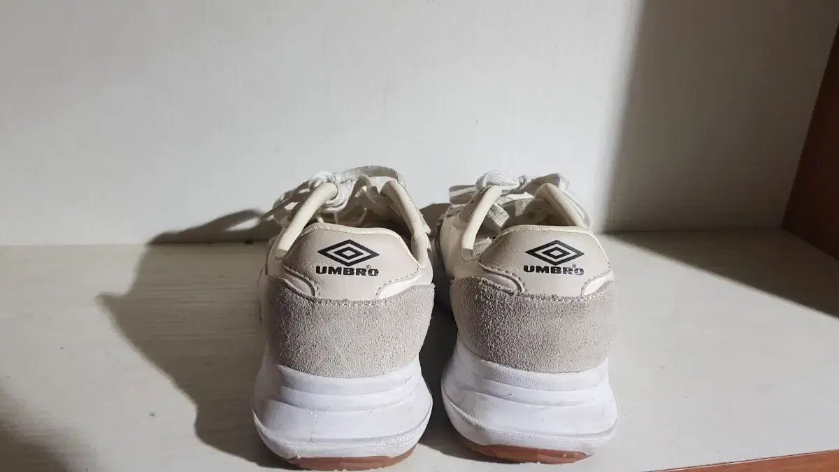 umbro(アンブロ) スニーカー 230 - メルカリ