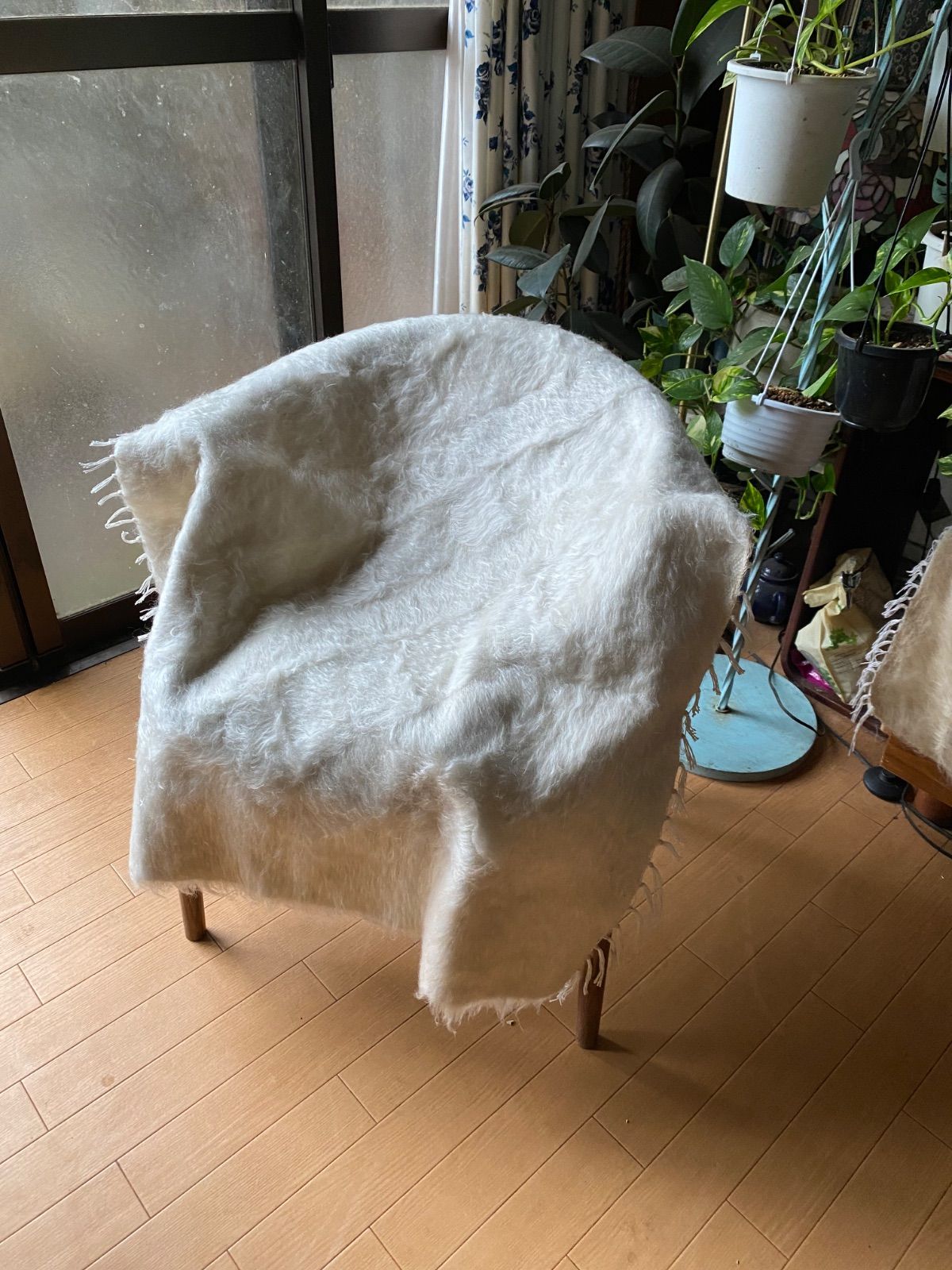 の新しい白ねシイルトバッタニイェ最後の一枚 サイズにもなる大きめの膝掛けサイズ最後一枚につき割引価格お早めに