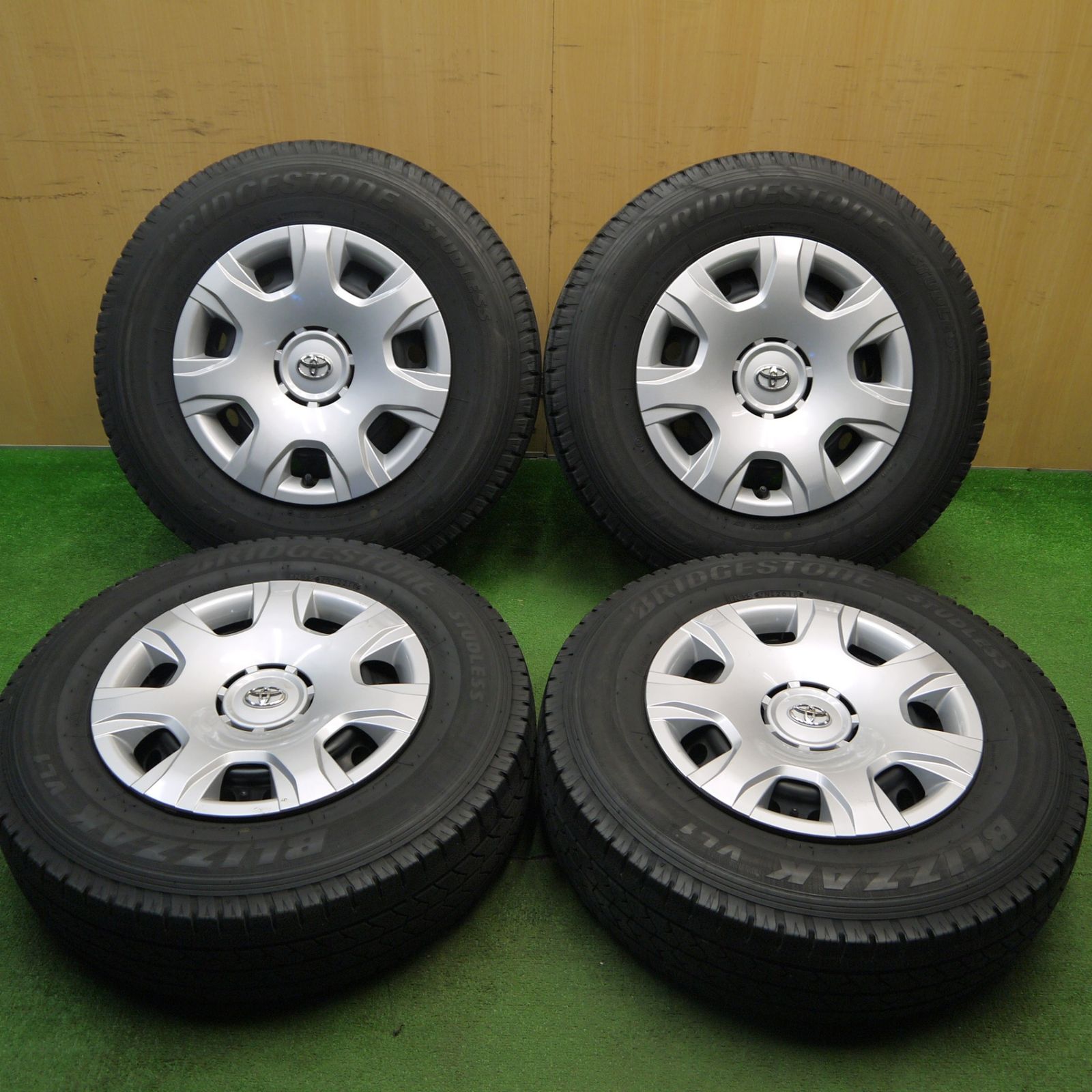 ハイエース 純正スチール195/80R15 107/105L LTスタッドレス BISON BN-01 1560 6-139 +33 MB ハイエース200系用 195/80R15
