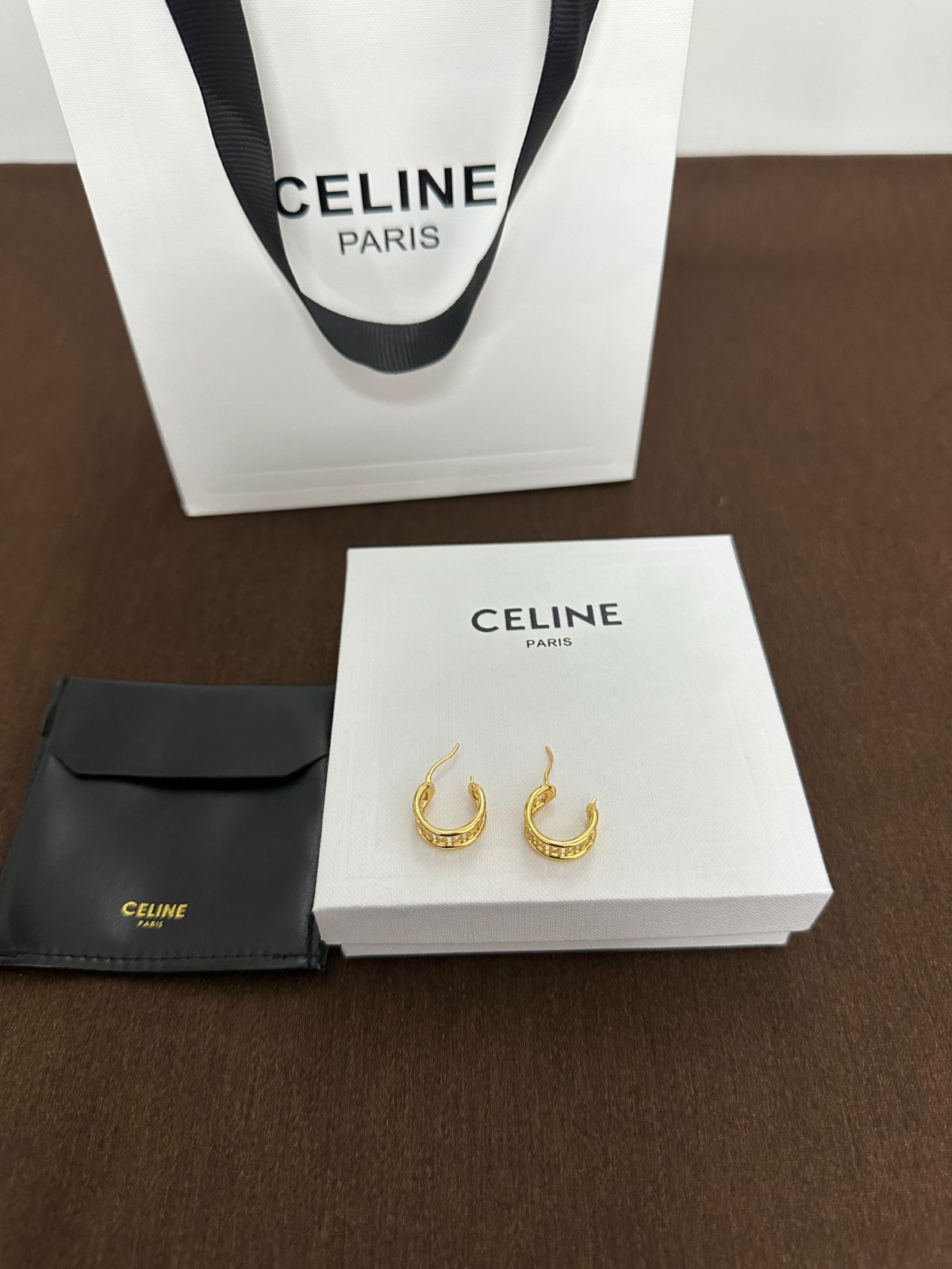 CELINEトリオンフ マルチフープピアス