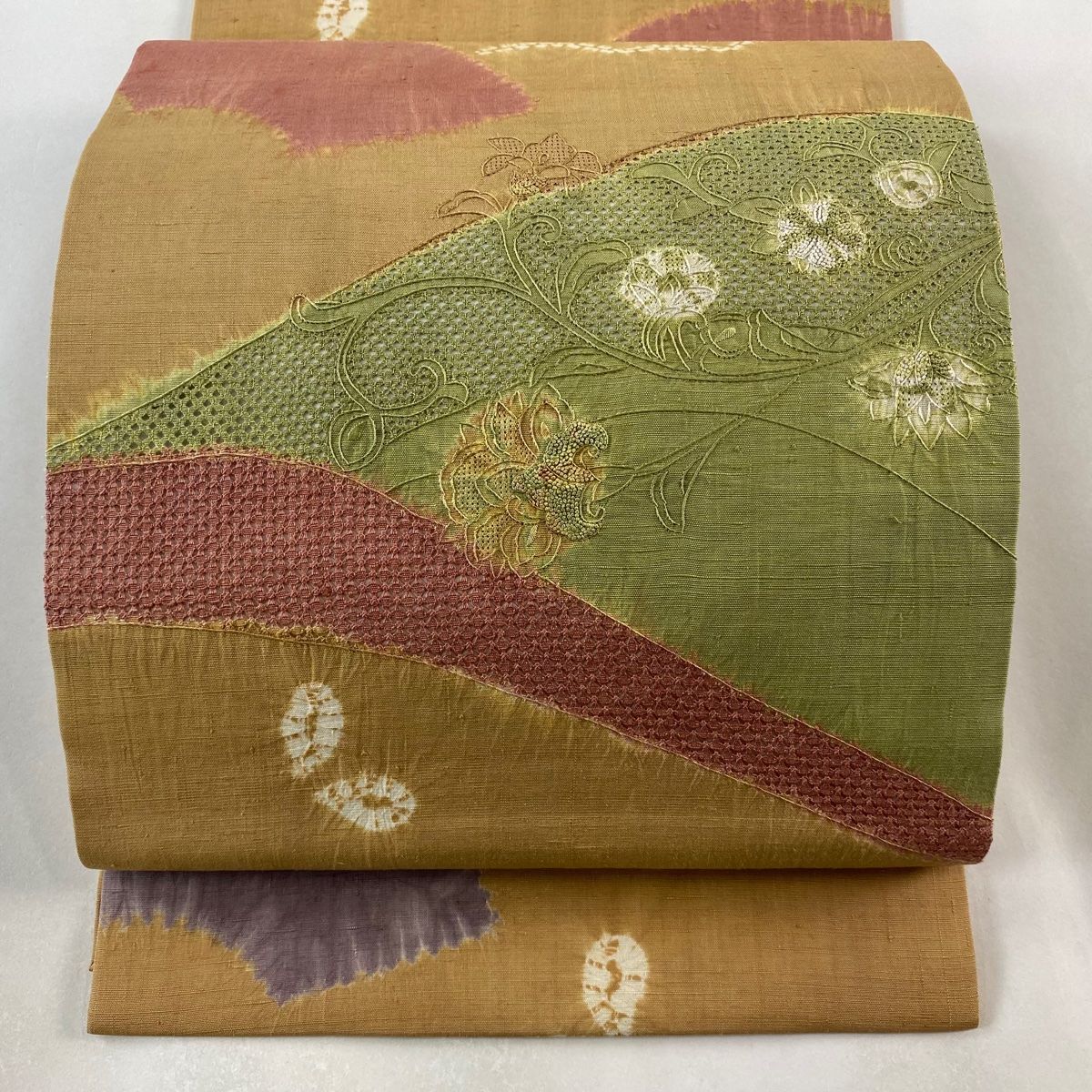 開き名古屋帯 秀品 紬地 花唐草 扇面 刺繍 絞り 黄土色 正絹